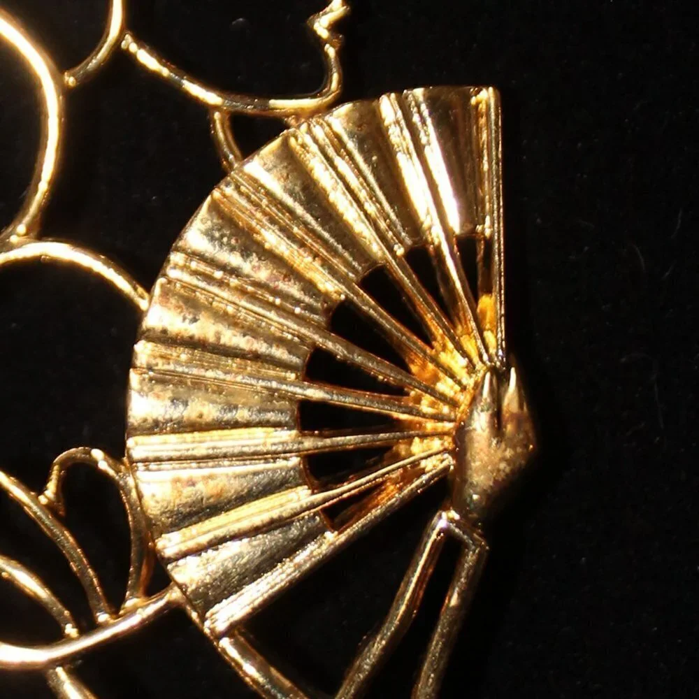 Vintage Lady Remington Signed Victorian Gold-Tone Lady with Fan Brooch